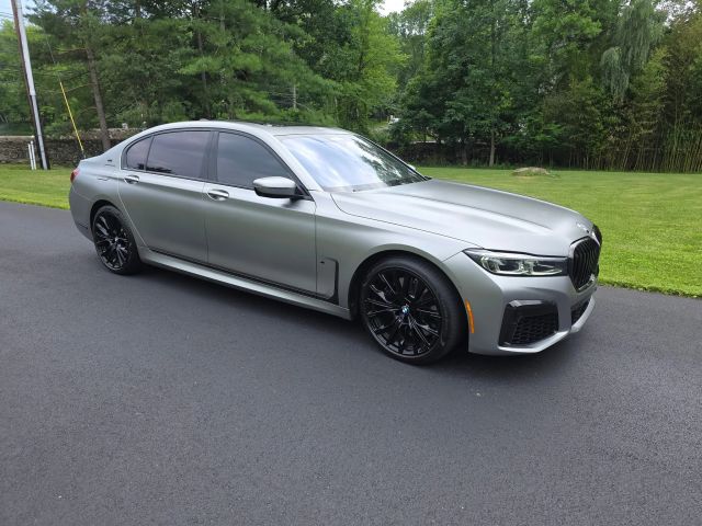 2022 BMW M760i
