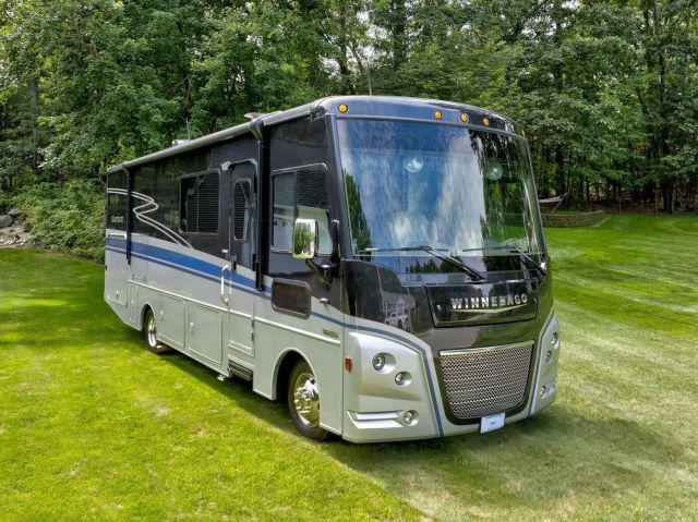 2021 Winnebago Adventurer 29B