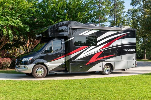 2021 Thor Motor Coach Tiburon 24FB